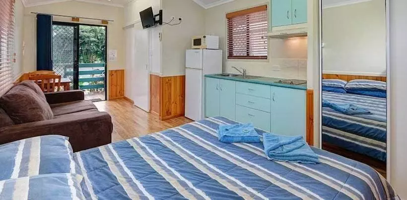 Hotel August Moon Caravan Park