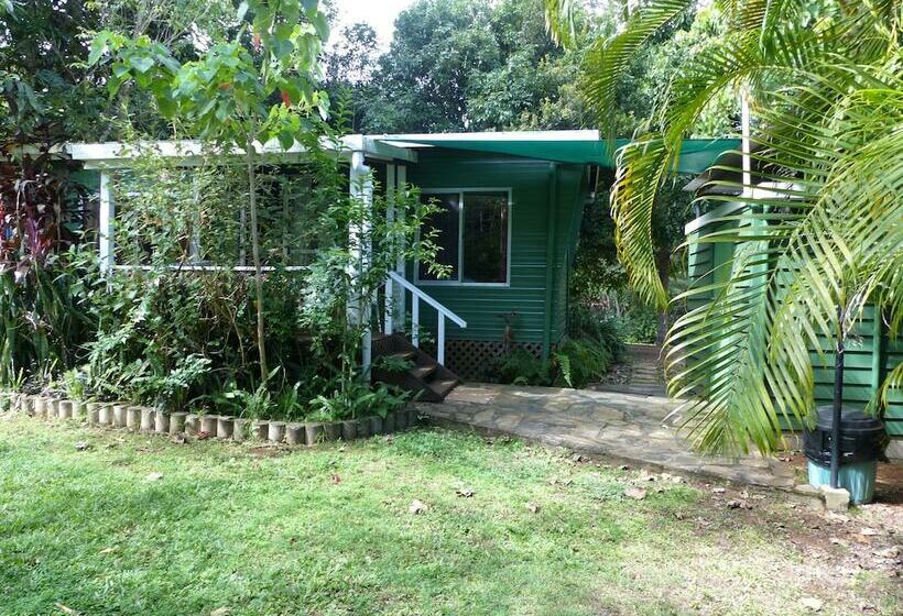 Отель Lake Eacham Tourist Park & Self Contained Cabins