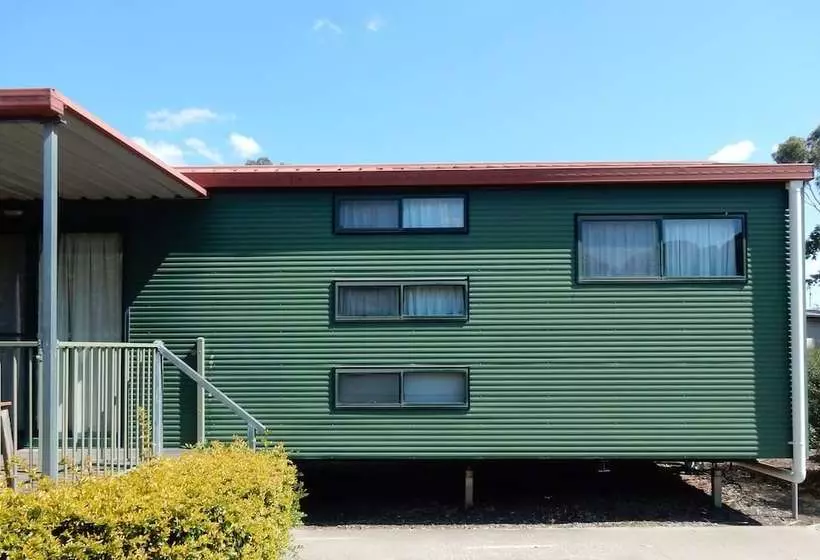 Hotelli Millmerran Village Caravan Park