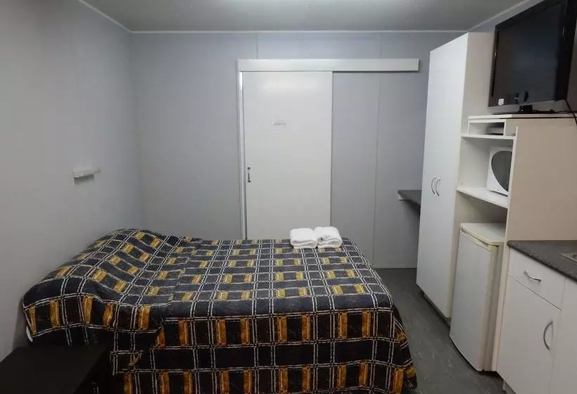 Hotelli Millmerran Village Caravan Park
