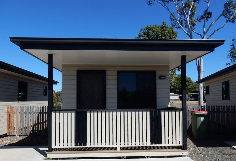 Отель Millmerran Village Caravan Park