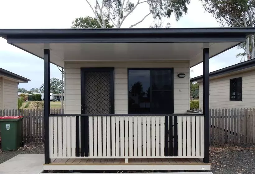 Hotelli Millmerran Village Caravan Park