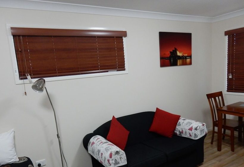 Отель Millmerran Village Caravan Park