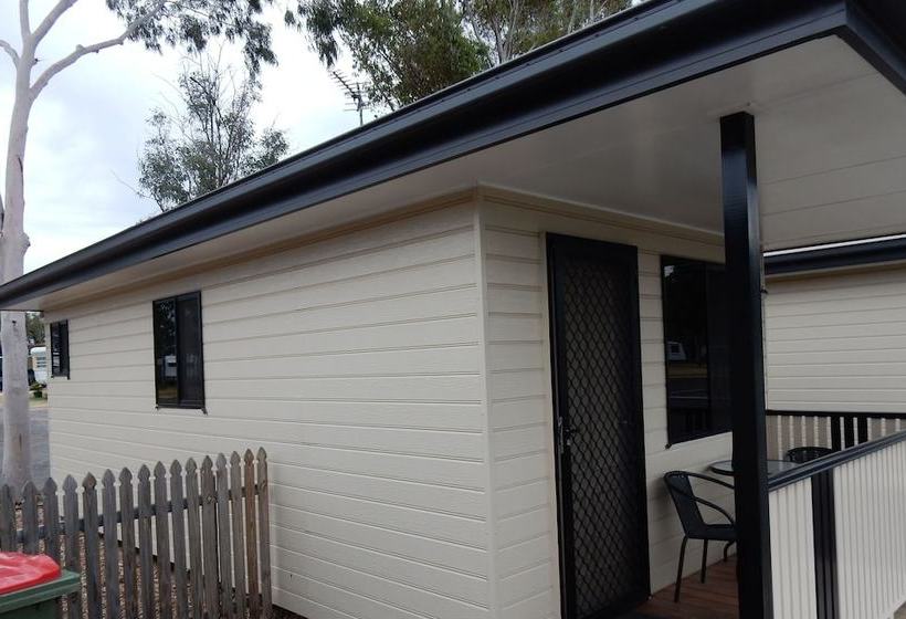 Отель Millmerran Village Caravan Park