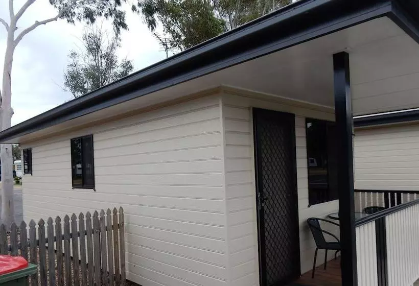 Hotelli Millmerran Village Caravan Park