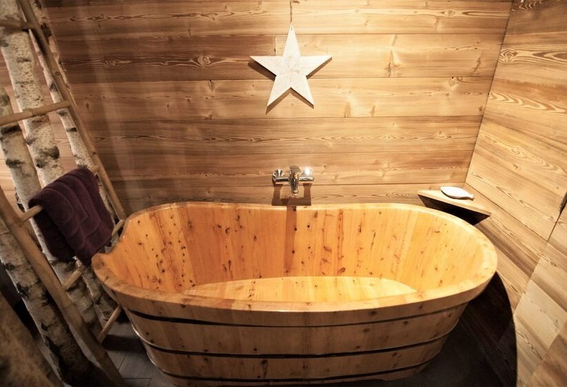 פנסיון Aqualodge