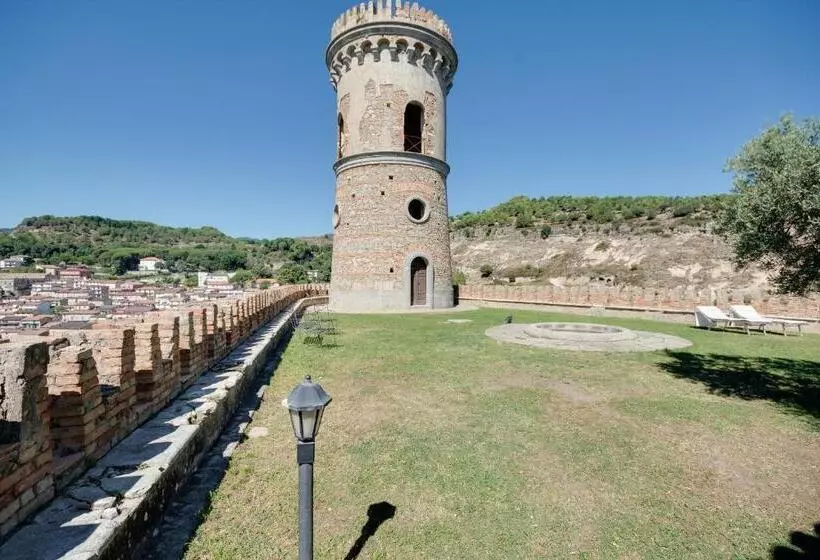 ペンション Castello Di Caccuri Suites