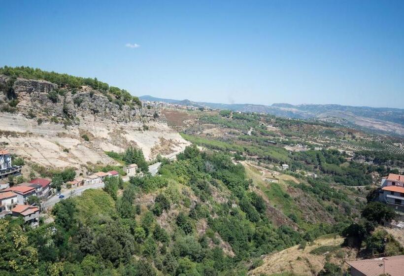 ペンション Castello Di Caccuri Suites