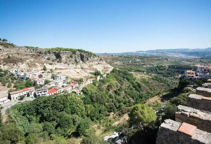 ペンション Castello Di Caccuri Suites