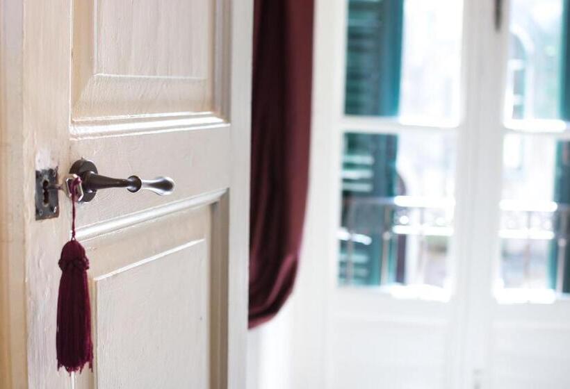 ペンション Castello Di Caccuri Suites