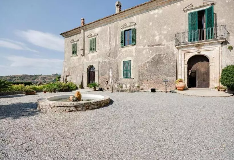 ペンション Castello Di Caccuri Suites