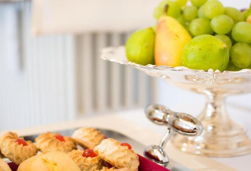 ペンション Castello Di Caccuri Suites