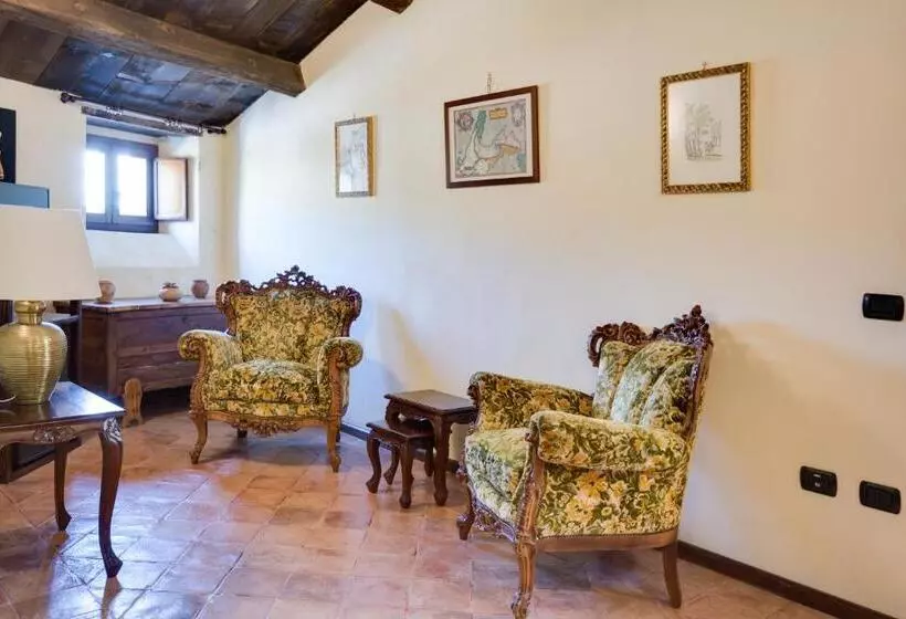 ペンション Castello Di Caccuri Suites