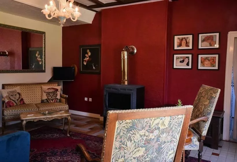 Aux Prés Du Berry Bed & Breakfast