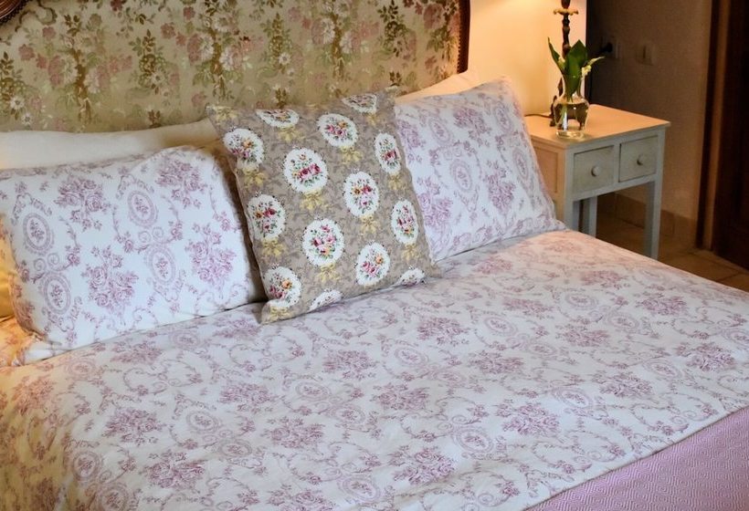 Aux Prés Du Berry Bed & Breakfast