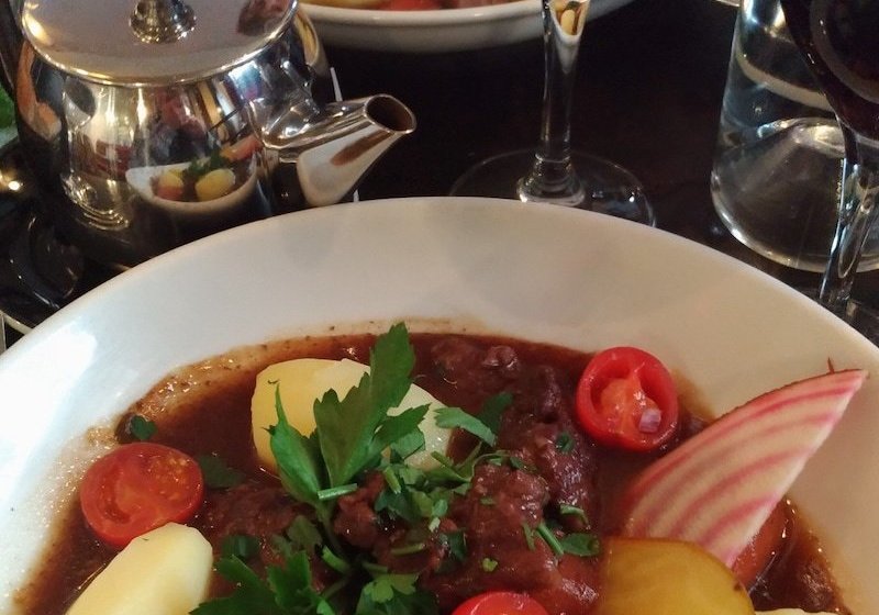 Aux Prés Du Berry Bed & Breakfast