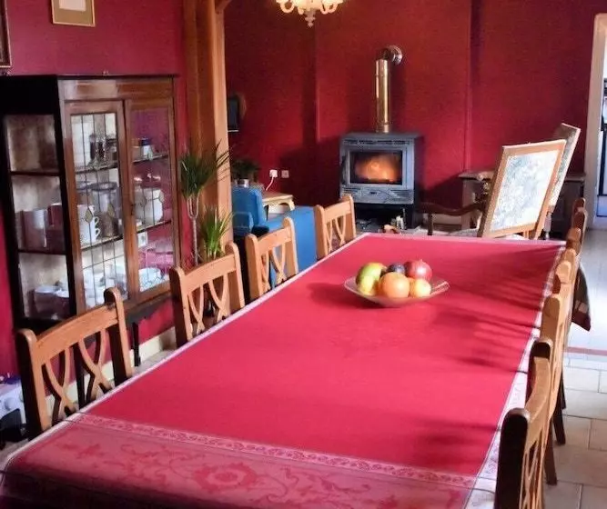 Aux Prés Du Berry Bed & Breakfast