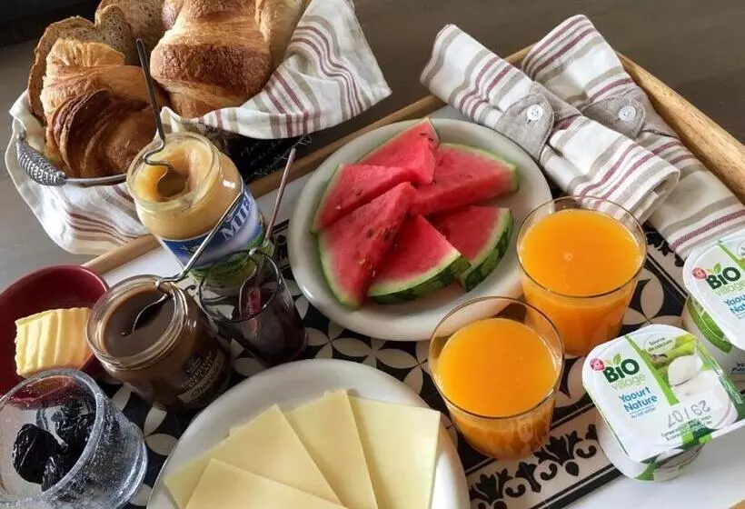 Aamiaismajoitus (B&B) Le Pave De La Croix Blanche