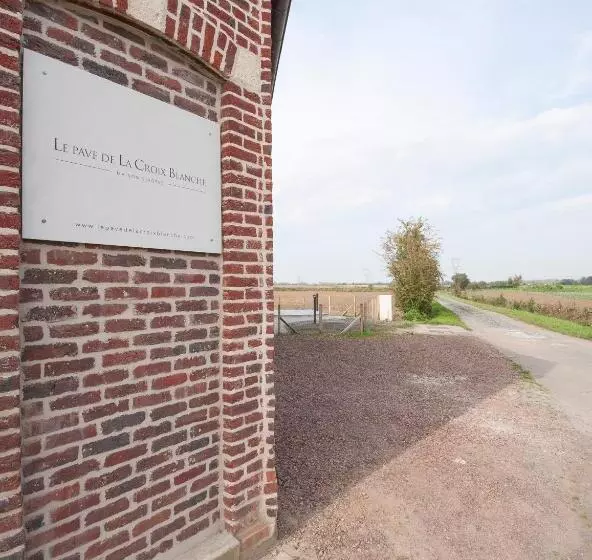 Aamiaismajoitus (B&B) Le Pave De La Croix Blanche