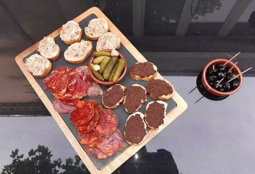 ベッドアンドブレックファースト Le Vieux Platane