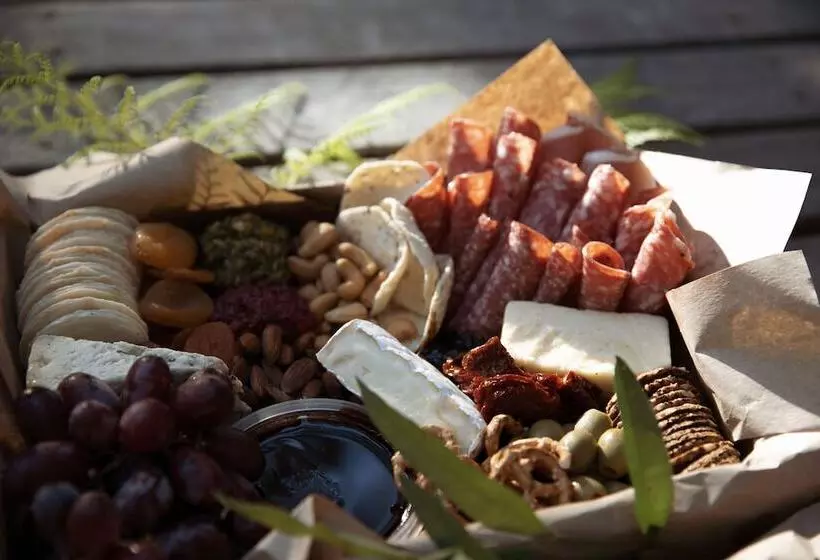 Carawirry Forest Escape