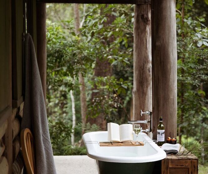 Carawirry Forest Escape