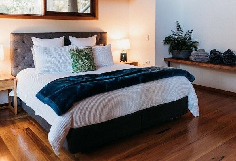 Carawirry Forest Escape