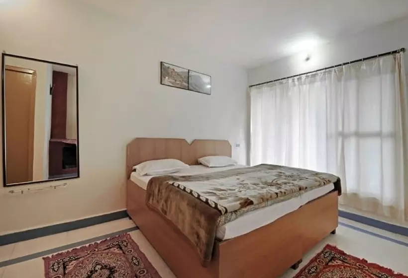 Hotelli Janardan Resort Pangot