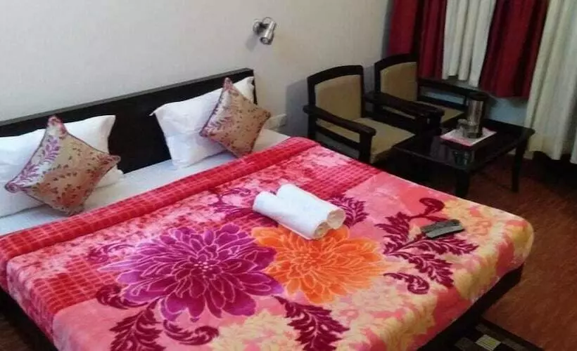 The Raikwals Hotel And Restaurant