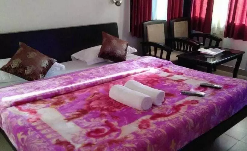 The Raikwals Hotel And Restaurant