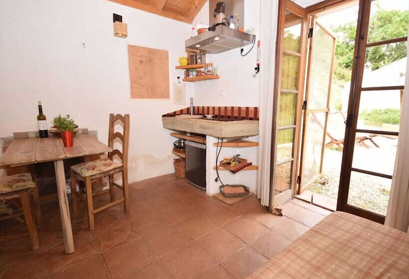 Quiet & Cottage In Estate Casas Da Cerca Near Troviscais