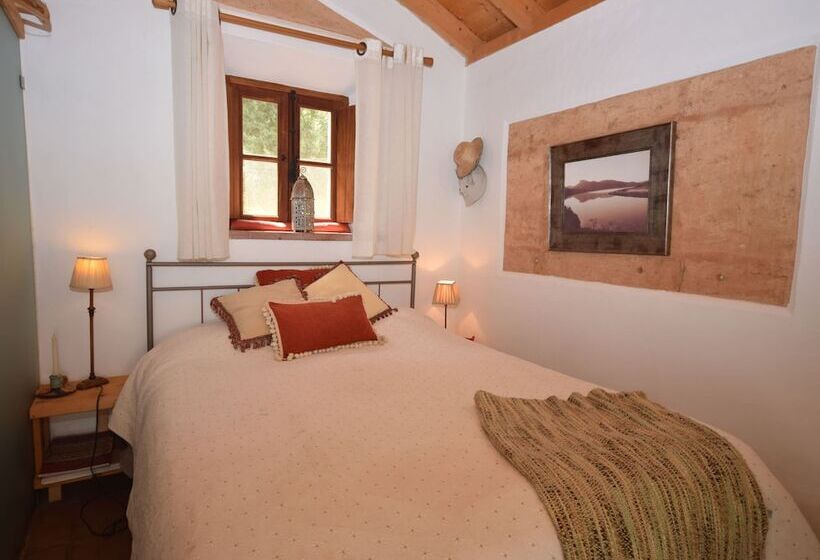 Quiet & Cottage In Estate Casas Da Cerca Near Troviscais