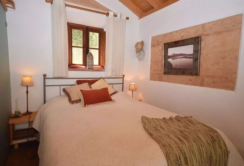 Quiet & Cottage In Estate Casas Da Cerca Near Troviscais