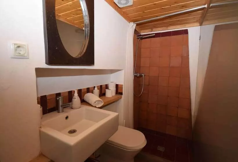 Quiet & Cottage In Estate Casas Da Cerca Near Troviscais