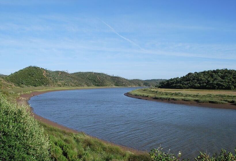 Quiet & Cottage In Estate Casas Da Cerca Near Troviscais