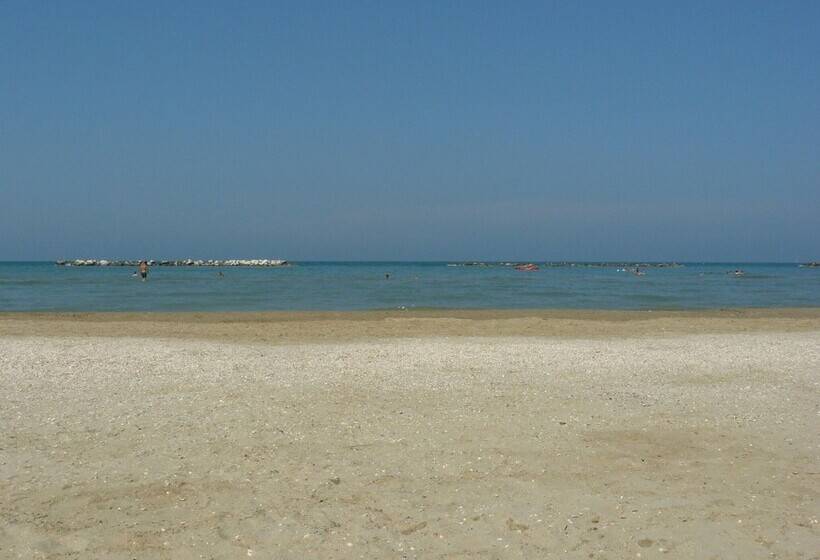 Apartment In Restored Farmhouse, Beautiful Views Over The Hills And Pool