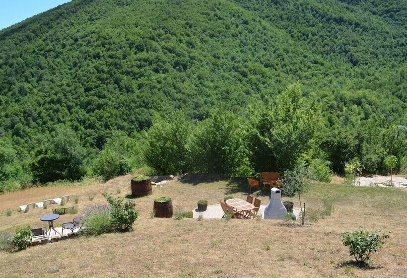 Apartment In Restored Farmhouse, Beautiful Views Over The Hills And Pool