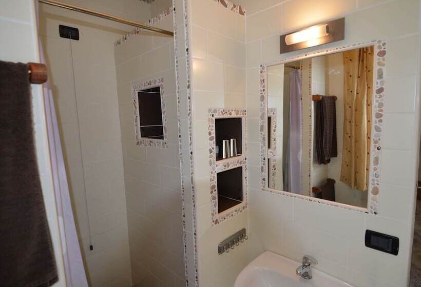 Apartment In Restored Farmhouse, Beautiful Views Over The Hills And Pool