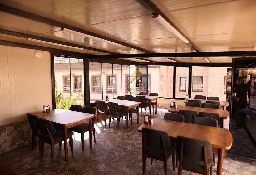 هتل Epoch Stone House