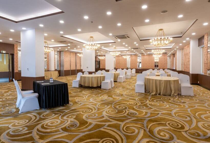 Sunday Hotel Chandigarh Zirakpur