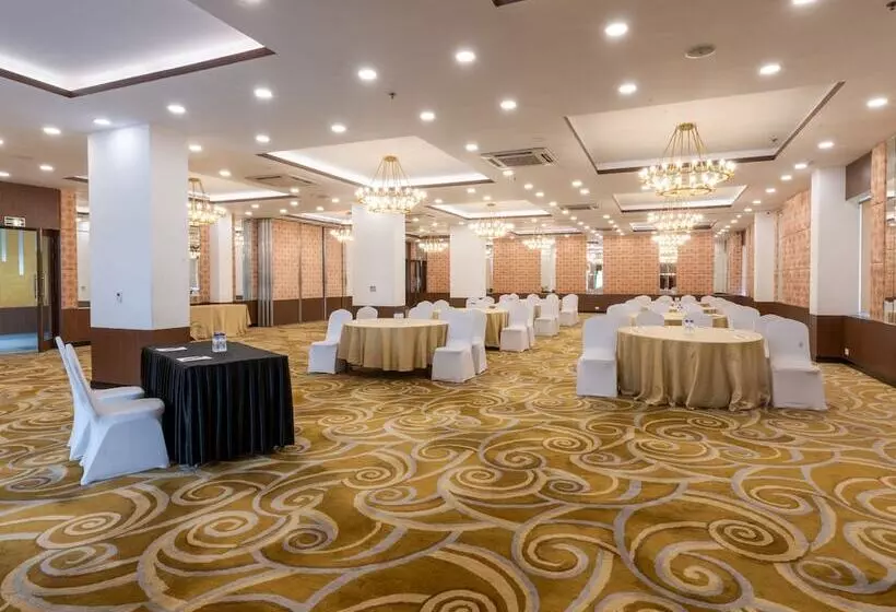 Sunday Hotel Chandigarh Zirakpur