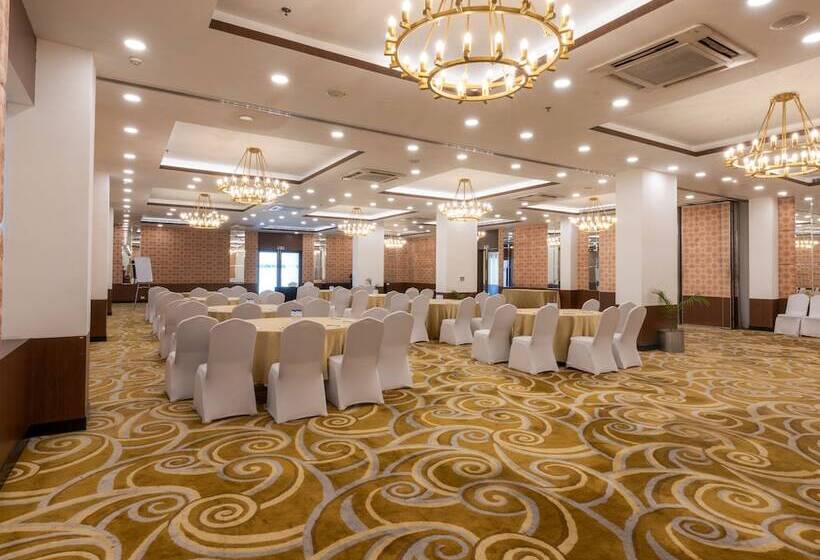 Sunday Hotel Chandigarh Zirakpur