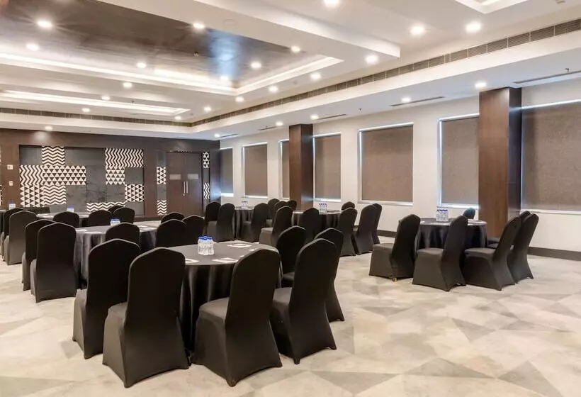 Sunday Hotel Chandigarh Zirakpur