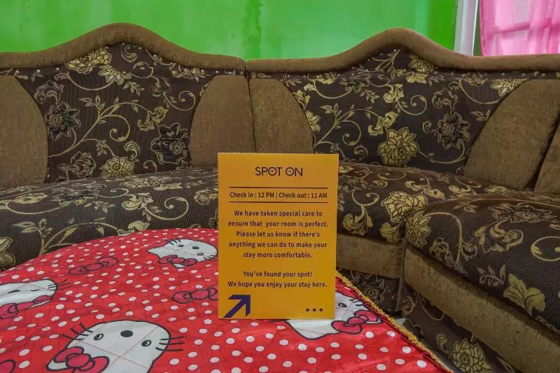 ユースホステル Spot On 1762 Gandrung Payungan Family Inn