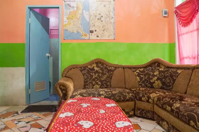 ユースホステル Spot On 1762 Gandrung Payungan Family Inn