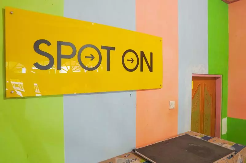 ユースホステル Spot On 1762 Gandrung Payungan Family Inn