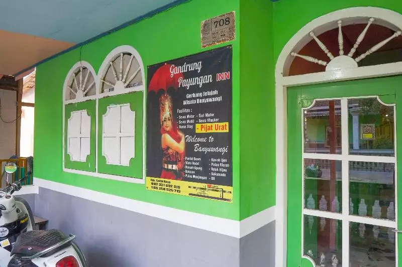 ユースホステル Spot On 1762 Gandrung Payungan Family Inn