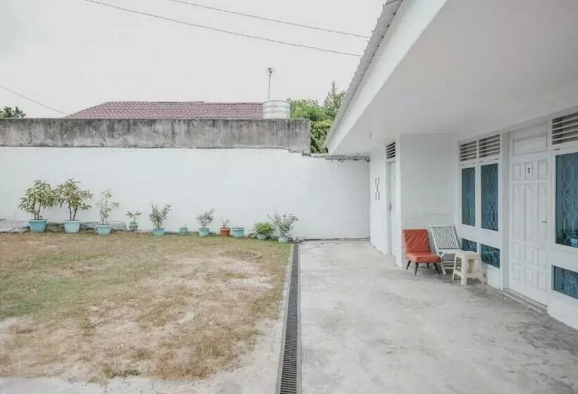 پانسیون Reddoorz @ Beringin Jambi