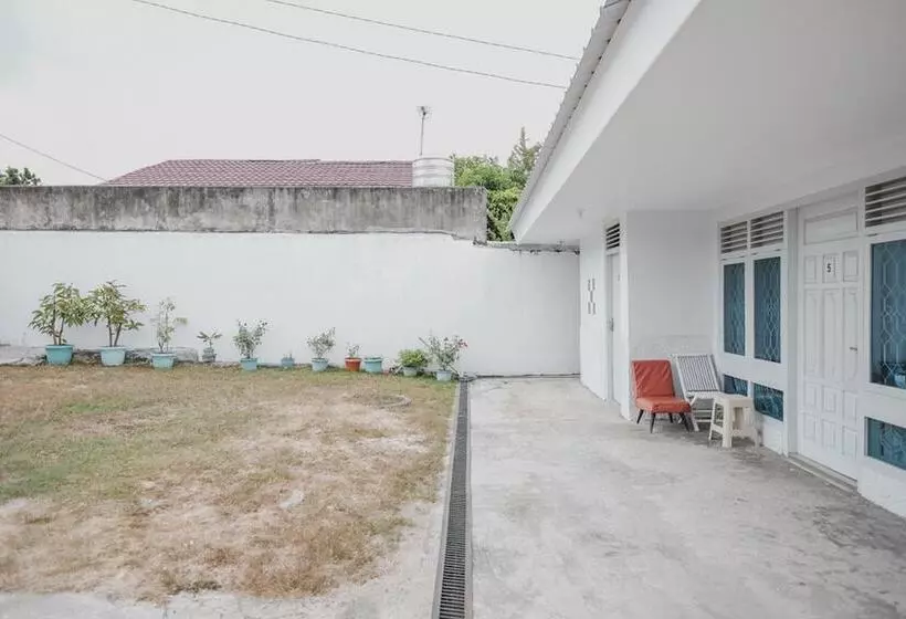 پانسیون Reddoorz @ Beringin Jambi