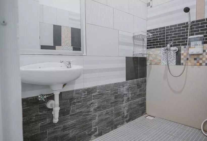 پانسیون Reddoorz @ Beringin Jambi